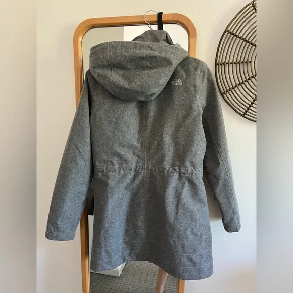 North Face Women’s Jacket - Picture 3 of 3
